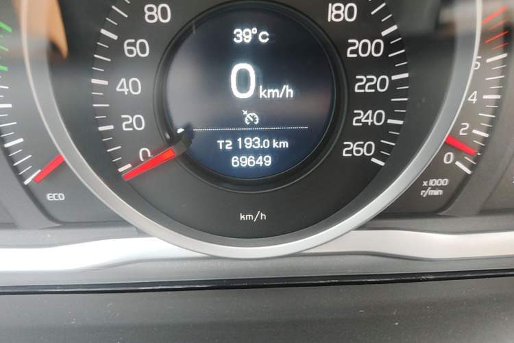 Used Volvo XC60 2017 T5 Smart Upgrade Edition Odometer Close Up