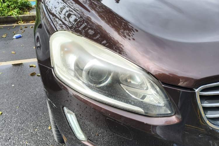 Used Volvo XC60 2017 T5 AWD Smart Drive Edition Right Front Headlight