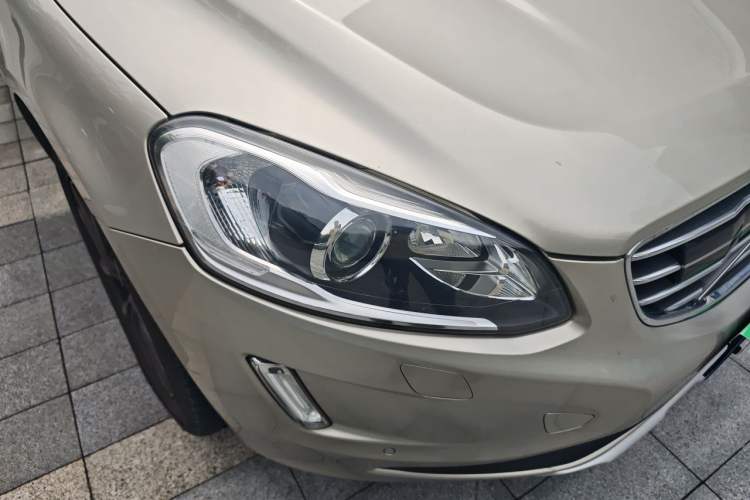 Used Volvo XC60 2017 T5 AWD Smart Upgrade Edition Right Front Headlight