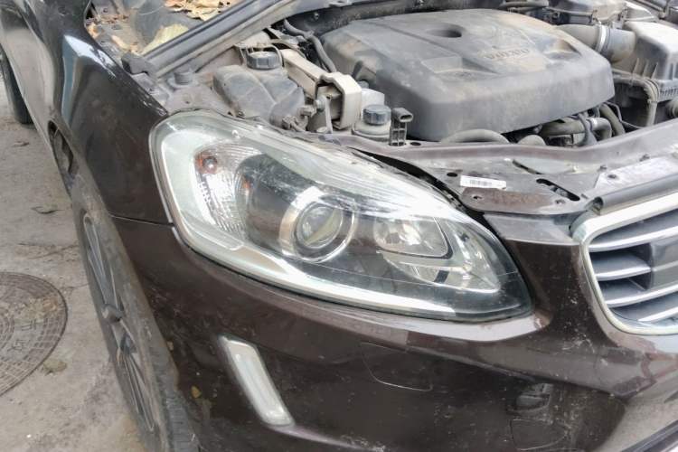 Used Volvo XC60 2017 T5 AWD Smart Upgrade Edition Right Front Headlight