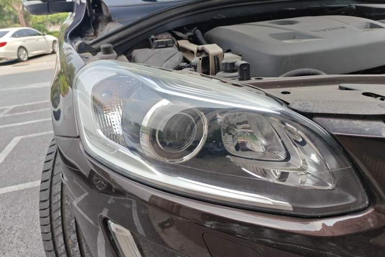 Used Volvo XC60 2017 T5 AWD Smart Upgrade Edition Right Front Headlight