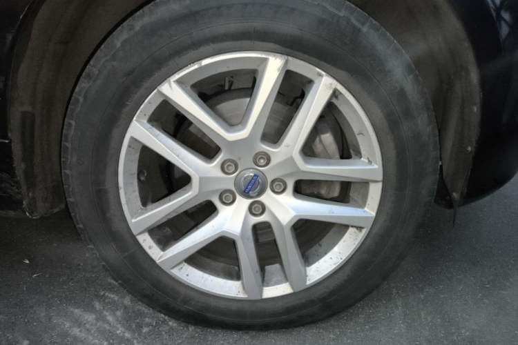 Used Volvo XC60 2017 T5 Smart Upgrade Edition Right Front Wheel Hub