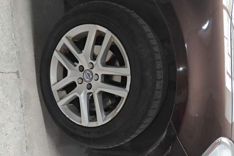 Used Volvo XC60 2017 T5 Smart Upgrade Edition Right Front Wheel Hub