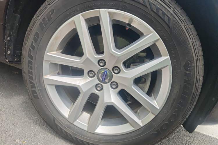 Used Volvo XC60 2017 T5 AWD Smart Upgrade Model Right Front Wheel Hub