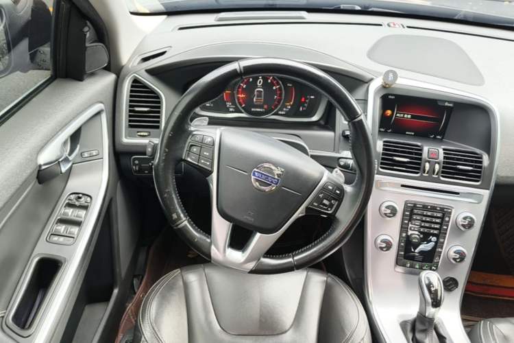 Used Volvo XC60 2017 T5 AWD Smart Drive Edition Steering Wheel
