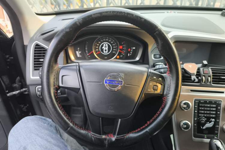 Used Volvo XC60 2017 T5 Smart Upgrade Edition Steering Wheel