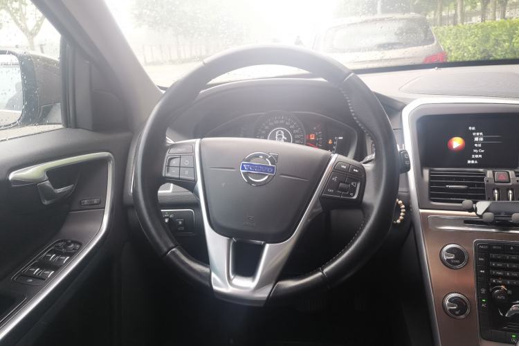 Used Volvo XC60 2017 T5 AWD Smart Upgrade Model Steering Wheel