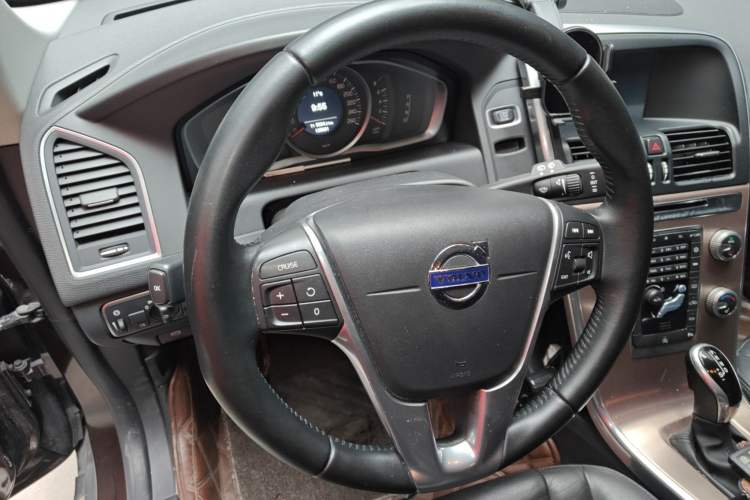 Used Volvo XC60 2017 T5 Smart Upgrade Edition Steering Wheel