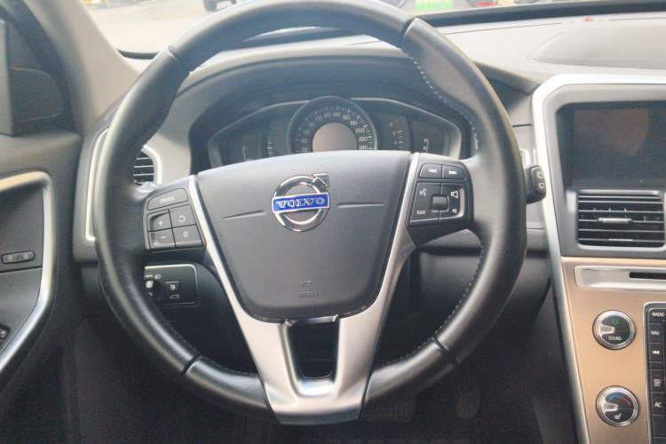 Used Volvo XC60 2017 T5 Smart Upgrade Edition Steering Wheel