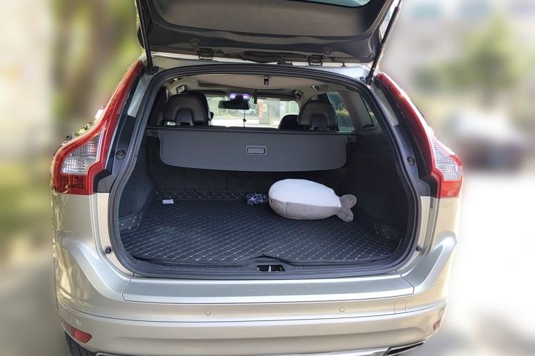 Used Volvo XC60 2017 T5 AWD Smart Upgrade Model Trunk