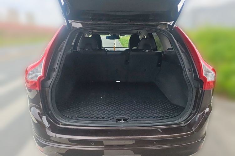 Used Volvo XC60 2017 T5 AWD Smart Upgrade Model Trunk