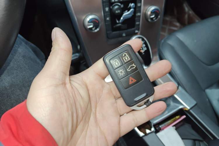 Used Volvo XC60 2017 T5 Smart Upgrade Edition Vehicle Key