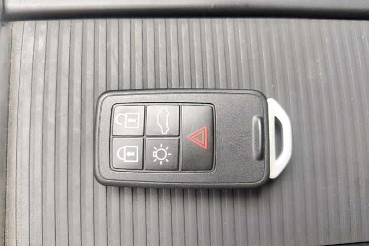 Used Volvo XC60 2017 T5 Smart Upgrade Edition Vehicle Key