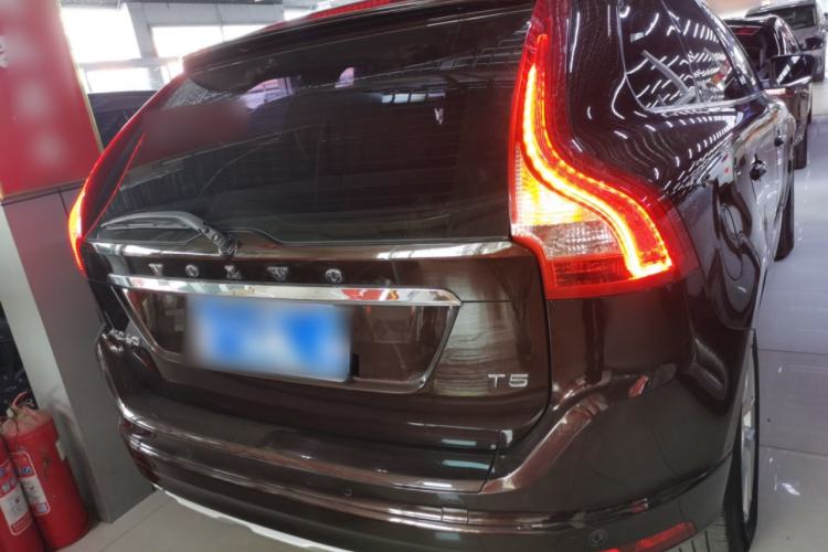 Used Volvo XC60 2017 T5 Smart Edition Exterior 4
