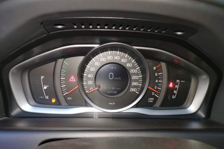 Used Volvo XC60 2017 T5 Smart Edition Instrument Cluster
