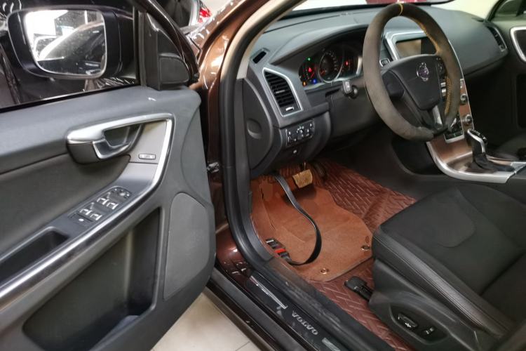 Used Volvo XC60 2017 T5 Smart Edition Interior 3