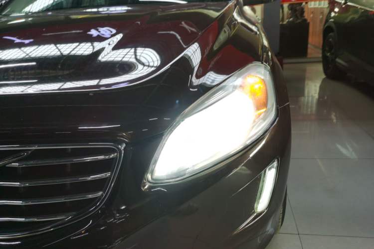 Used Volvo XC60 2017 T5 Smart Edition Left Front Headlight