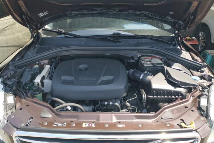 Used Volvo XC60 2017 T5 AWD Smart Upgrade Edition Engine Bay