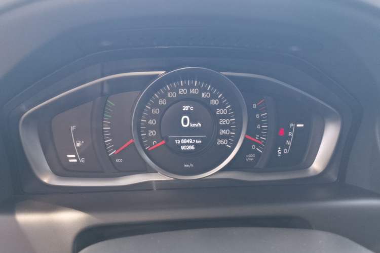 Used Volvo XC60 2017 T5 AWD Smart Upgrade Edition Instrument Cluster