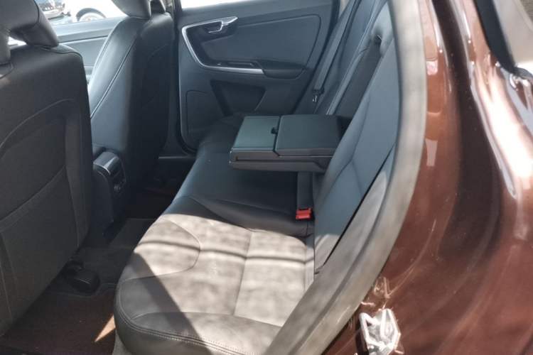 Used Volvo XC60 2017 T5 AWD Smart Upgrade Edition Left Rear Seat