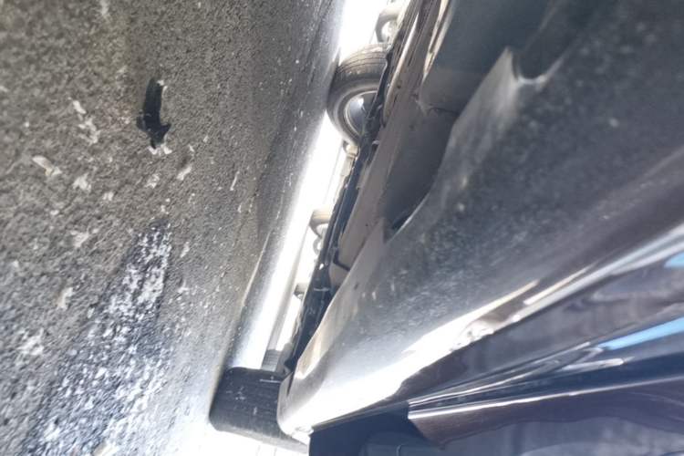 Used Volvo XC60 2017 T5 AWD Smart Upgrade Edition Right Side Sill