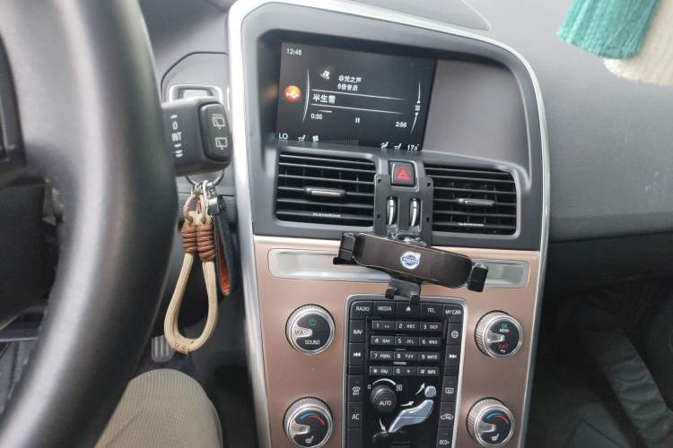 Used Volvo XC60 2017 T5 Smart Upgrade Edition Audio And AC Panel