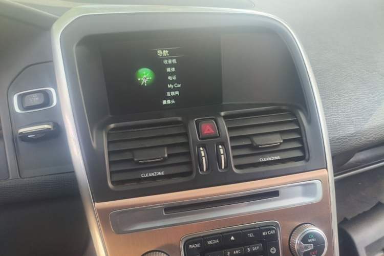 Used Volvo XC60 2017 T5 AWD Smart Upgrade Model Audio And AC Panel