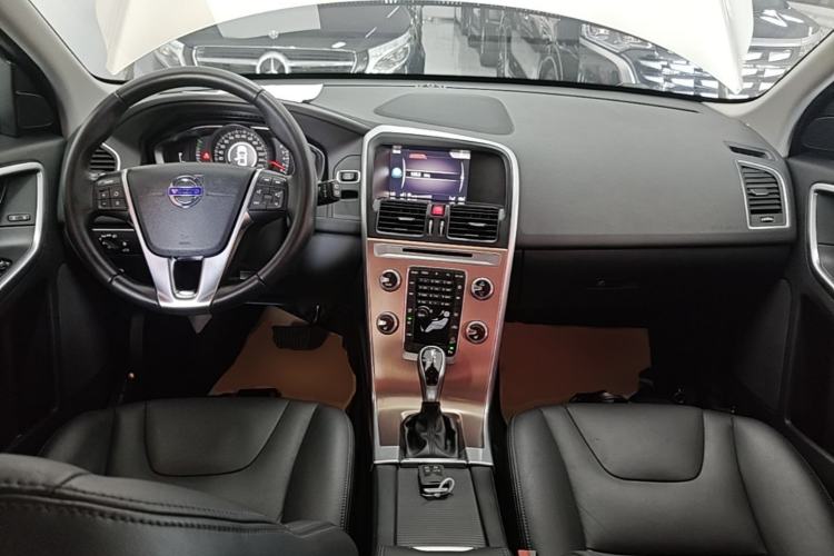 Used Volvo XC60 2017 T5 AWD Smart Upgrade Edition Center Console