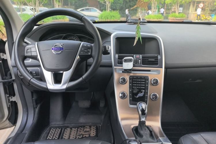Used Volvo XC60 2017 T5 Smart Upgrade Edition Center Console