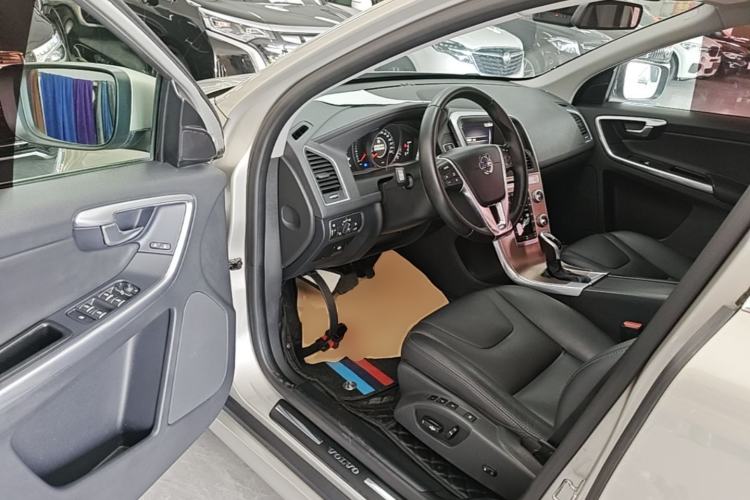 Used Volvo XC60 2017 T5 AWD Smart Upgrade Edition Driver Seat