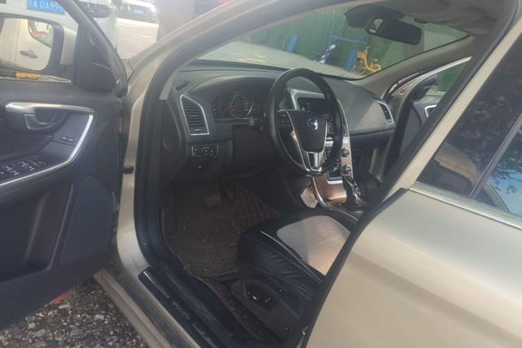 Used Volvo XC60 2017 T5 AWD Smart Upgrade Model Driver Seat