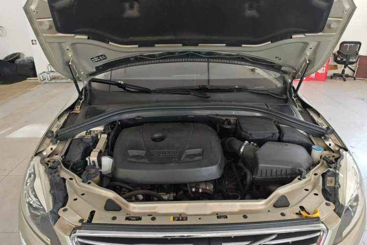 Used Volvo XC60 2017 T5 Smart Edition Engine Bay