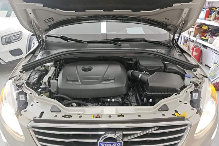 Used Volvo XC60 2017 T5 AWD Smart Upgrade Edition Engine Bay