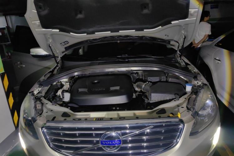 Used Volvo XC60 2017 T5 Smart Edition Engine Bay
