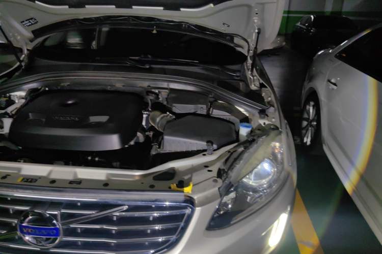 Used Volvo XC60 2017 T5 Smart Edition Engine Bay Left