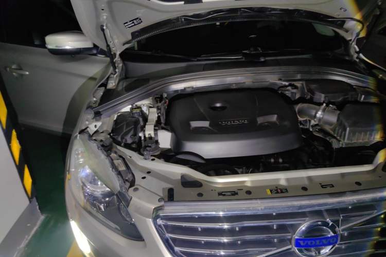 Used Volvo XC60 2017 T5 Smart Edition Engine Bay Right