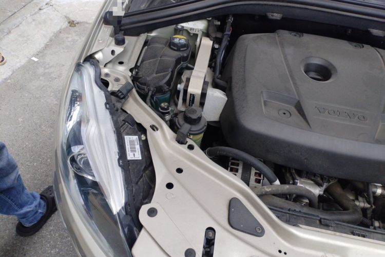 Used Volvo XC60 2017 T5 Smart Upgrade Edition Engine Bay Right