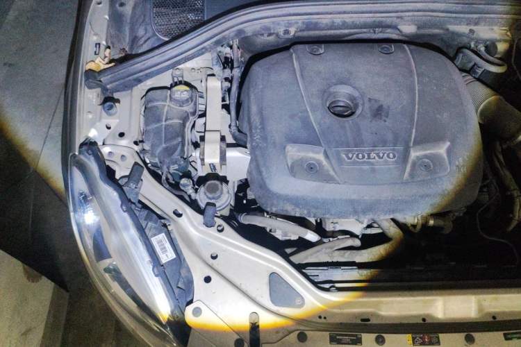 Used Volvo XC60 2017 T5 Smart Upgrade Edition Engine Bay Right