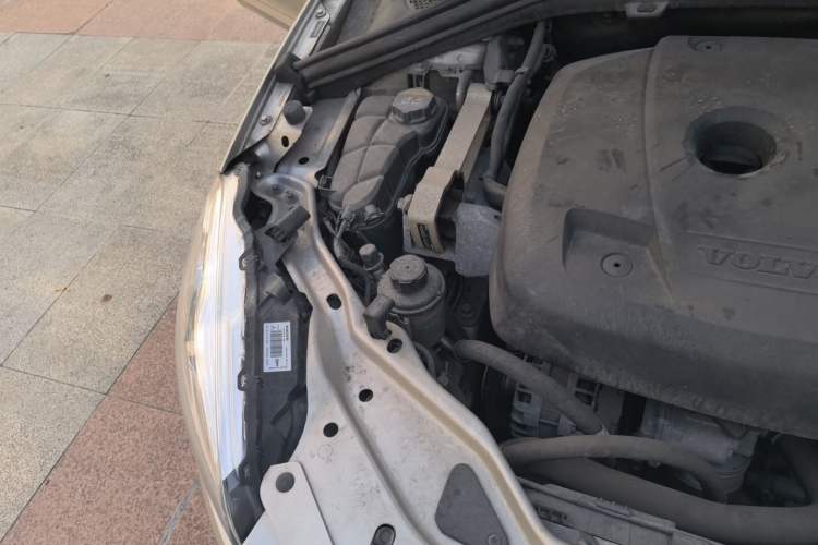 Used Volvo XC60 2017 T5 Smart Upgrade Edition Engine Bay Right