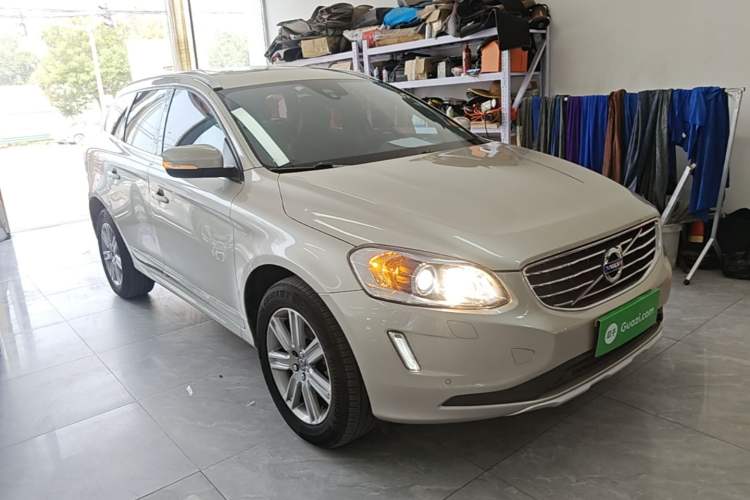 Used Volvo XC60 2017 T5 AWD Smart Upgrade Edition Exterior 1