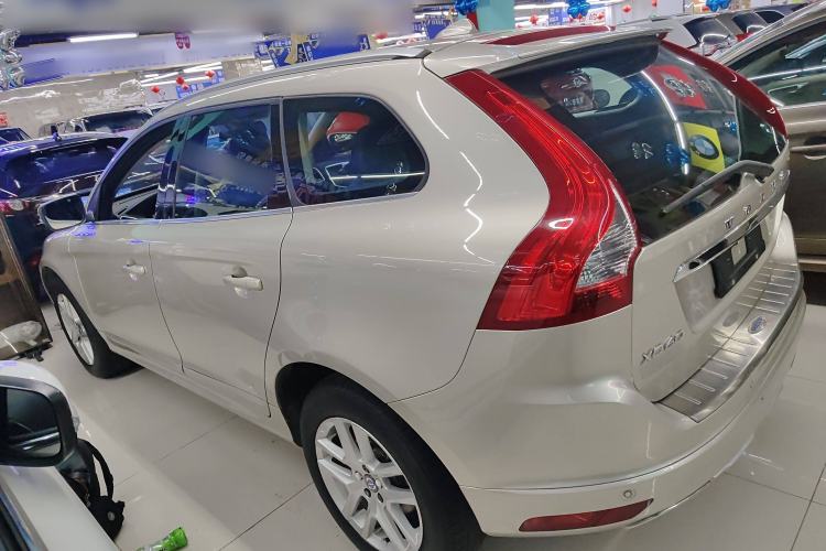 Used Volvo XC60 2017 T5 Smart Upgrade Edition Exterior 3