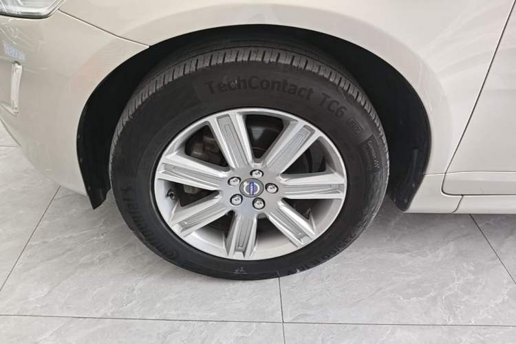 Used Volvo XC60 2017 T5 AWD Smart Upgrade Edition Exterior 4