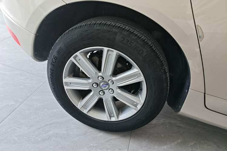 Used Volvo XC60 2017 T5 AWD Smart Upgrade Edition Exterior 5