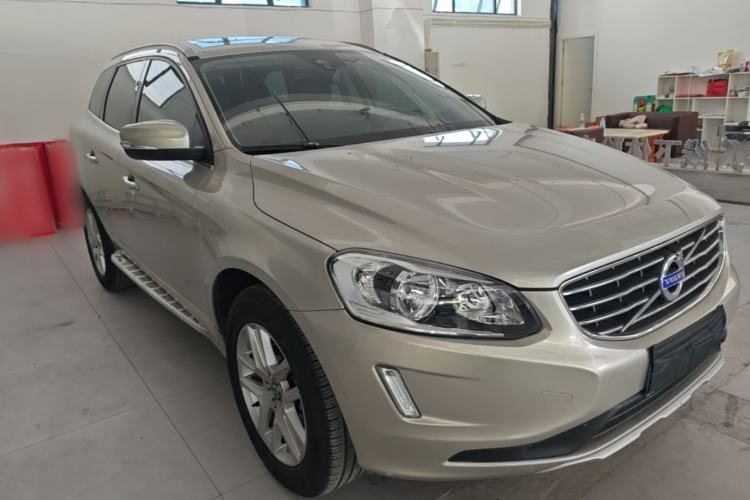 Used Volvo XC60 2017 T5 Smart Edition Front Right 45 Deg