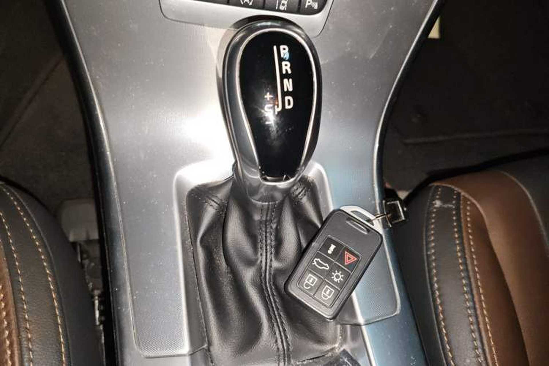 Used Volvo XC60 2017 T5 AWD Smart Upgrade Edition Gear Lever
