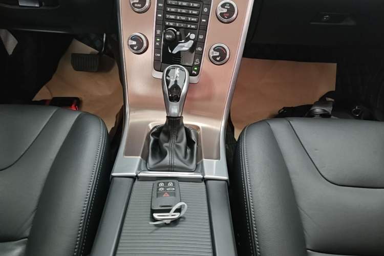 Used Volvo XC60 2017 T5 AWD Smart Upgrade Edition Gear Lever