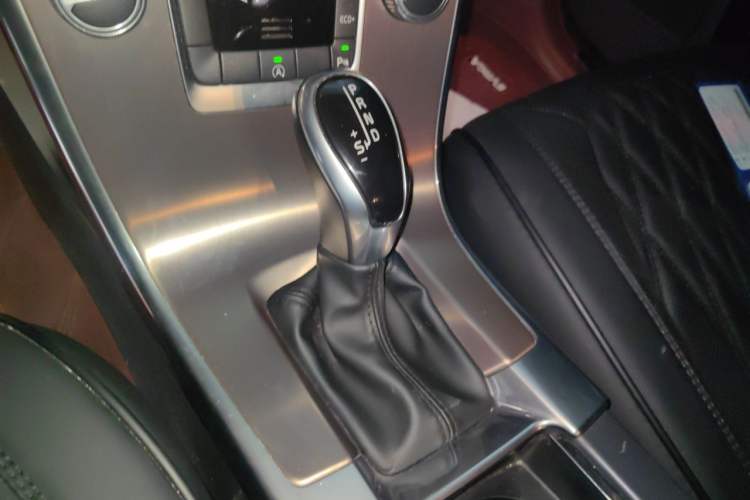 Used Volvo XC60 2017 T5 Smart Edition Gear Lever