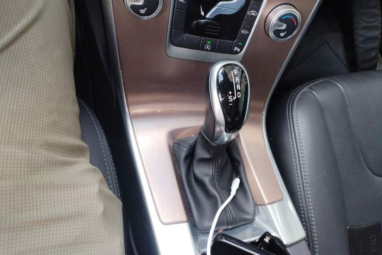 Used Volvo XC60 2017 T5 Smart Upgrade Edition Gear Lever