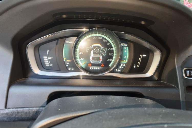 Used Volvo XC60 2017 T5 AWD Smart Upgrade Edition Instrument Cluster