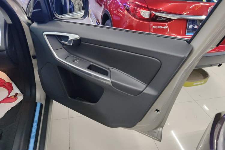 Used Volvo XC60 2017 T5 Smart Upgrade Edition Interior 5